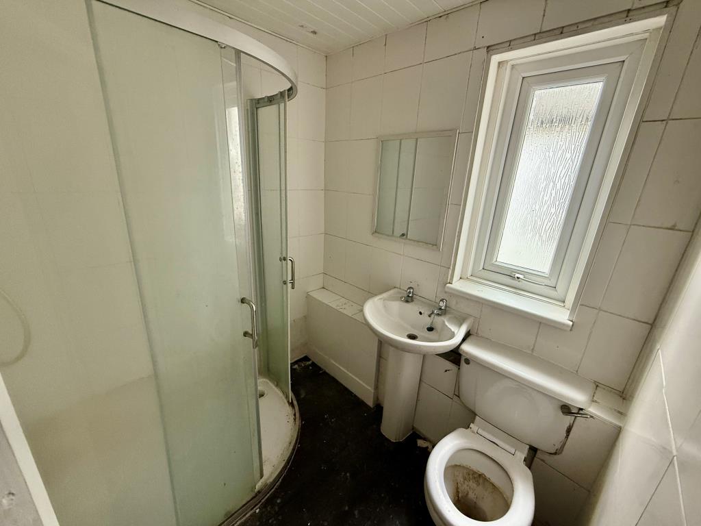 Lot: 112 - MID-TERRACED HOUSE FOR REFURBISHMENT - Shower room with W.C.